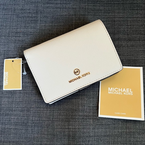 NEW MICHAEL KORS LEATHER CHARM MEDIUM SLIM WALLET - Picture 1 of 11